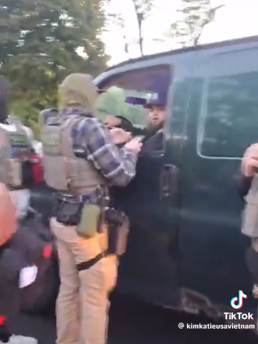 another woman stood up to ice and scared them away while they were trying to kid nap a man in a van.  #chicago 