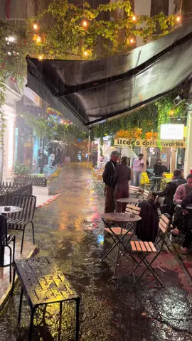 “Yağmur daha bir anlamlı gelir, yüreği dünden ıslak kalanlara...🤍☔️