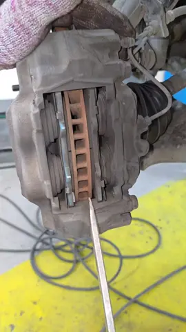 Toyota Fortuner install new front brake pads and rotor #auto #car #mechanic #automotive 