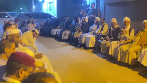 #اجدابيا: وفد من وزارة الاوقاف والشؤون الإسلامية يقدم واجب العزاء لعائلة اسكينيد في فقيدهم وهوا شيخنا المُقرئ: احمد اسكينيد رحمه الله. بارك الله فيكم وجزاكم الله خير الجزاء ورحم الله شيخنا أحمد اسكينيد وجعل ما تلاه شافعاً نافعاً رافعاً له شاهداً معه لا عليه يارب العالمين 🤲