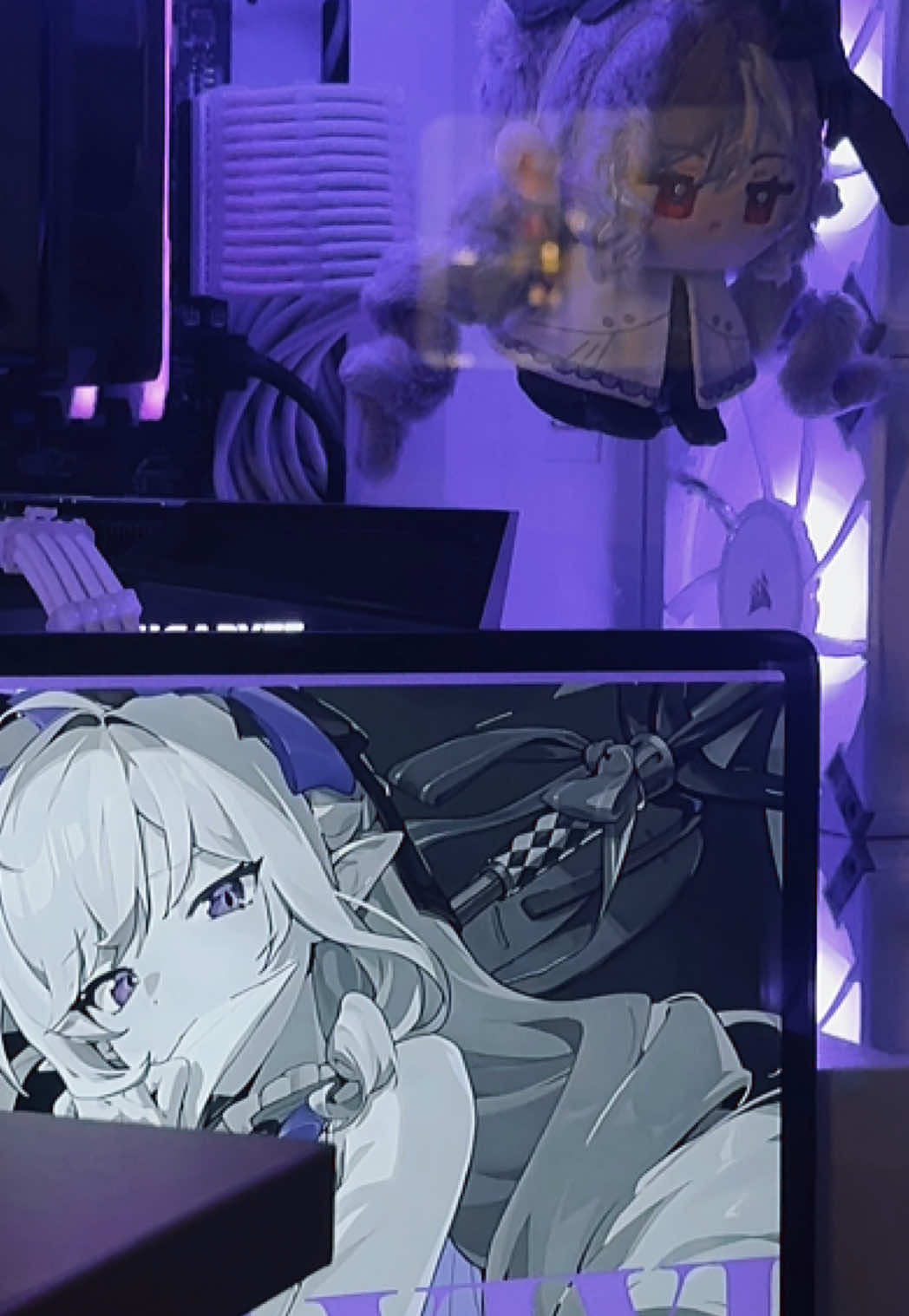 I have the another one on my hiking bag and another for safe keeping 🥺 I love this Vivian plushie sm  #zenlesszonezero #zenless #vivianbanshee #zzzero 