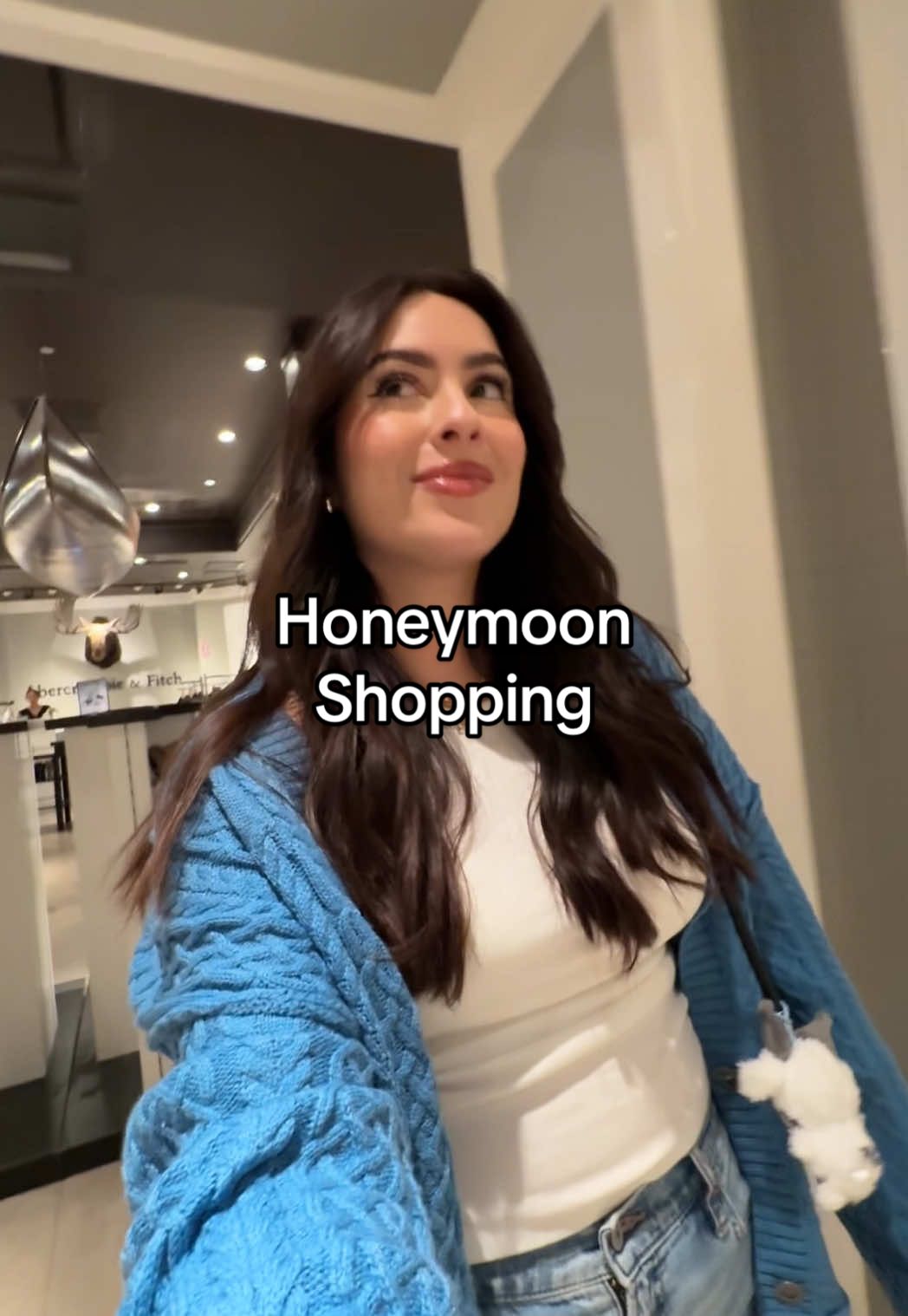 Honeymoon shopping 🫶🏻 @The Mall @abercrombie @hollister #shoppingvlog #honeymoontrip 