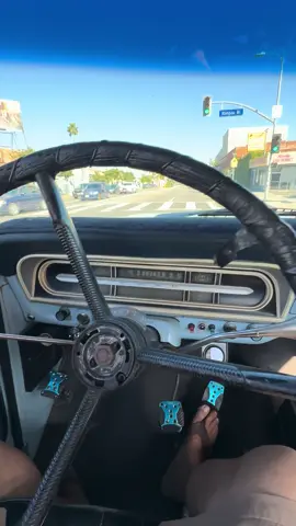 I’ve driven a lot of loose steering wheel before by far this is probably the worst. 😅#vintage4x4 #classictrucks #trucktok #fyp 
