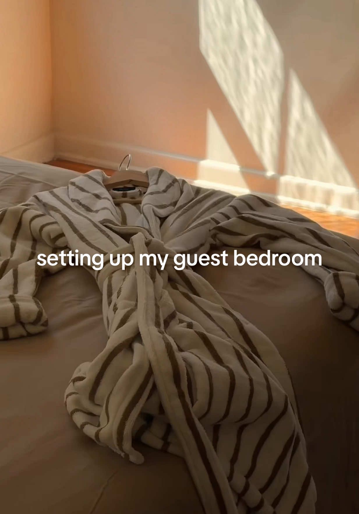 sleepovers at my place! shop @Brooklinen with the link in my bio!!!! #brooklinenpartner #bedding #bedroom