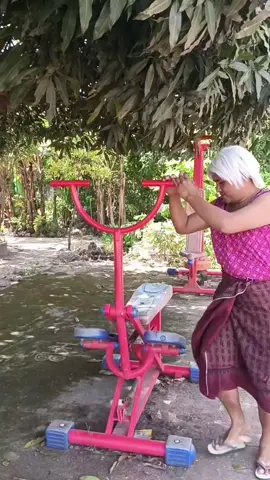 ออกกำลังกายวันละนิดจิตแจ่มใส #content #funny #comedy#kkkkk #ยายเห็ดหอม 