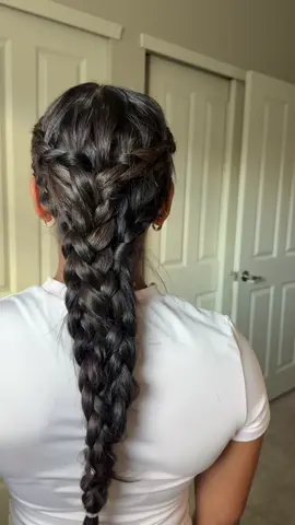 Yes, I have 2 rows of weft extensions. 🫶🏽 for my extensions girlies let me know if you want more cute hairstyles. #danearystargaryen #queenofdragons #gamepfthornes 