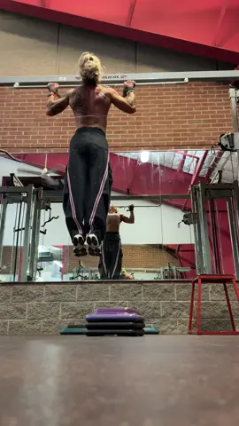 My pants are SO SOFT and comfy and perfect for your workout or just going anywhere @THE FLOOO 668  I’m wearing small here 5’2 and 141 pounds 