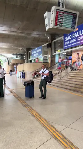 rodoviária de Uberlândia, muito axé e muita capoeira #capoeira #capoeiraregional #culturabrasileira #capoeirabrasil #acrobacias 