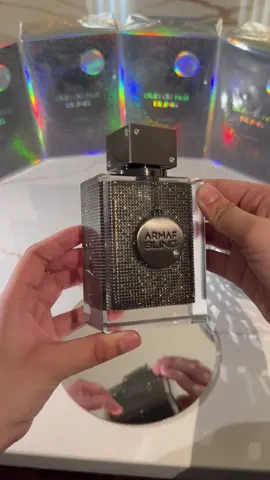 Too bold to blend in. Too bright to ignore. #armafbling is your moment to sparkle✨🪩 Fresh, aromatic and woody with that creamy hint of vanilla that feels truly luxurious. Perfect for gifting or owning your bling this holiday season🎁💐  #armaf #armafclubdenuit #armafbling #perfumesplusinternational 