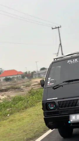 Soksoan realistis bialang aja fakir miskin gitu 🖕🏻😝#lewatberanda #masukberanda #driversapekindonesia🇮🇩😎 #l300modifikasi_indonesia #madurapride #pamekasanhits #foryoupage #truklovers #trukmaniaindonesia #l300_pickup #l300maniaindonesia #fypシ゚viral #xyzbcafypシ #fyp #elsapekindonesia 