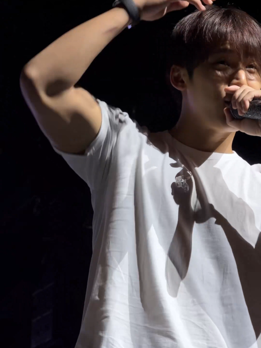 Mingyu wearing a fitted white tee?? and that fluffy hair. WAH!!  #mingyu 