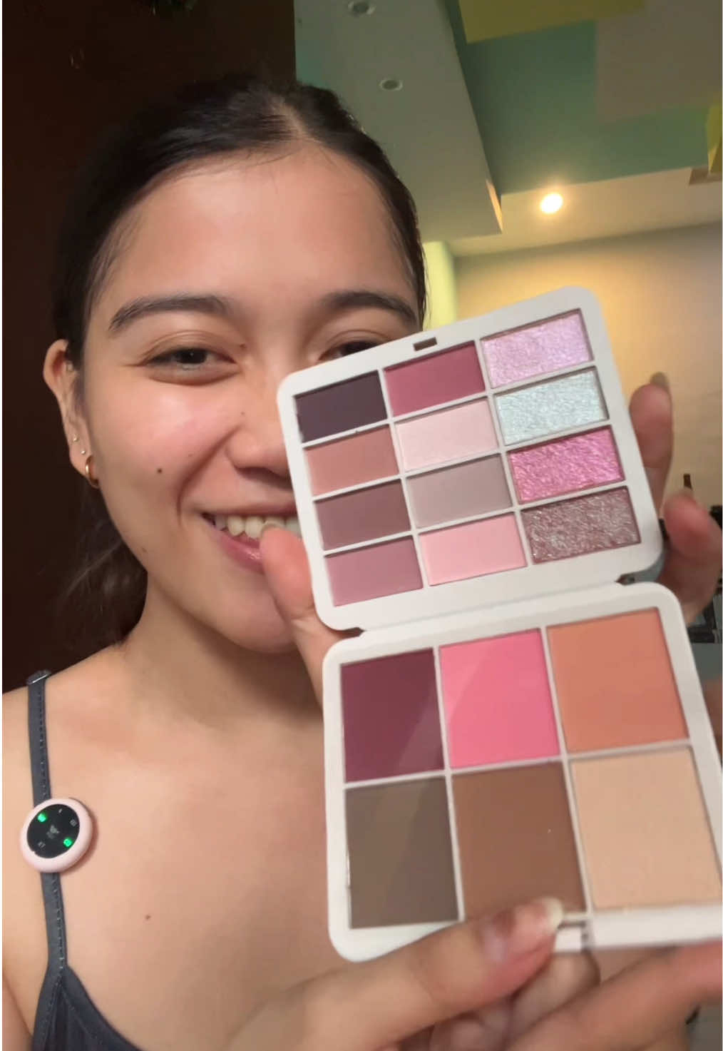 I need more make up recossss!!!! For now eto muna itatry ko, make up palette from @Fashion21 Cosmetics 🇵🇭💄! #makeuppallete #fashion21 #makeup #makeupcommunity #makeupglowup 