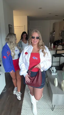We love a good outfit check on Victory Monday!!!  #bills #gamedayoutfit #charlotte #clt #outfitcheck 