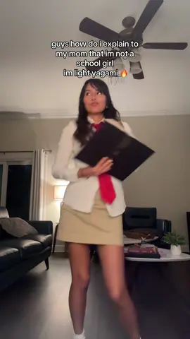 my last minute costume idea 🤝 #halloween #halloweencostume #halloweekend #anime #deathnote #lightyagami 