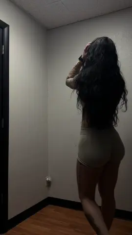 Doing everything I can in these last 2 months of the year to lock tf in and achieve what’s possible🫡. Here’s some of what I’m doing 👇🏼 -steady state cardio 4x a week, heavy cardio 2x a week -4-5 lifts a week  -focusing on total body health  -adding in more fun workouts (pilates, sculpt, etc)  -getting back into journaling  -posting as consistent and as much as I can for the next 60 days the list goes on… but this is your sign to lock in before the new year too 💕. #outworkortiz #explore #explorepage✨ #womenshealth #oklahomawomensfitness   