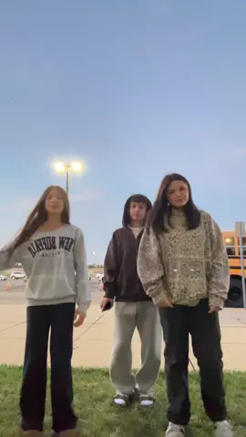 Eat his ass @ethan @emma 