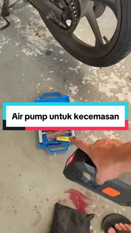 Air pump dan jump stater baranf padu. Standby dalam kereta.