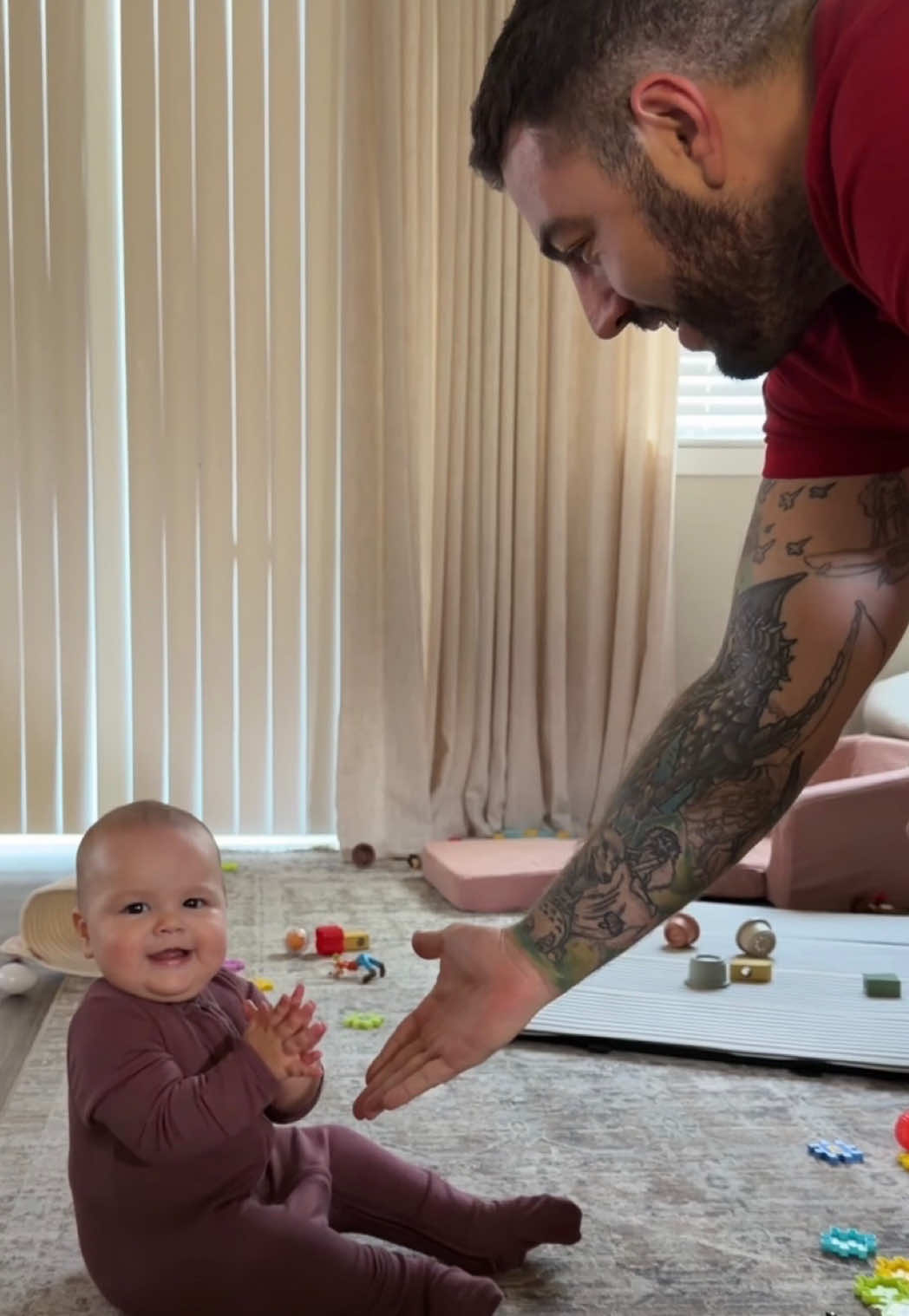 This has been a week full of new milestones. Ava is officially crawling! Building her confidence little by little. Also, don’t mind the mess of toys all over the room. Cleaning was on pause to catch this moment 😭 #baby #milestones #learning #cute 