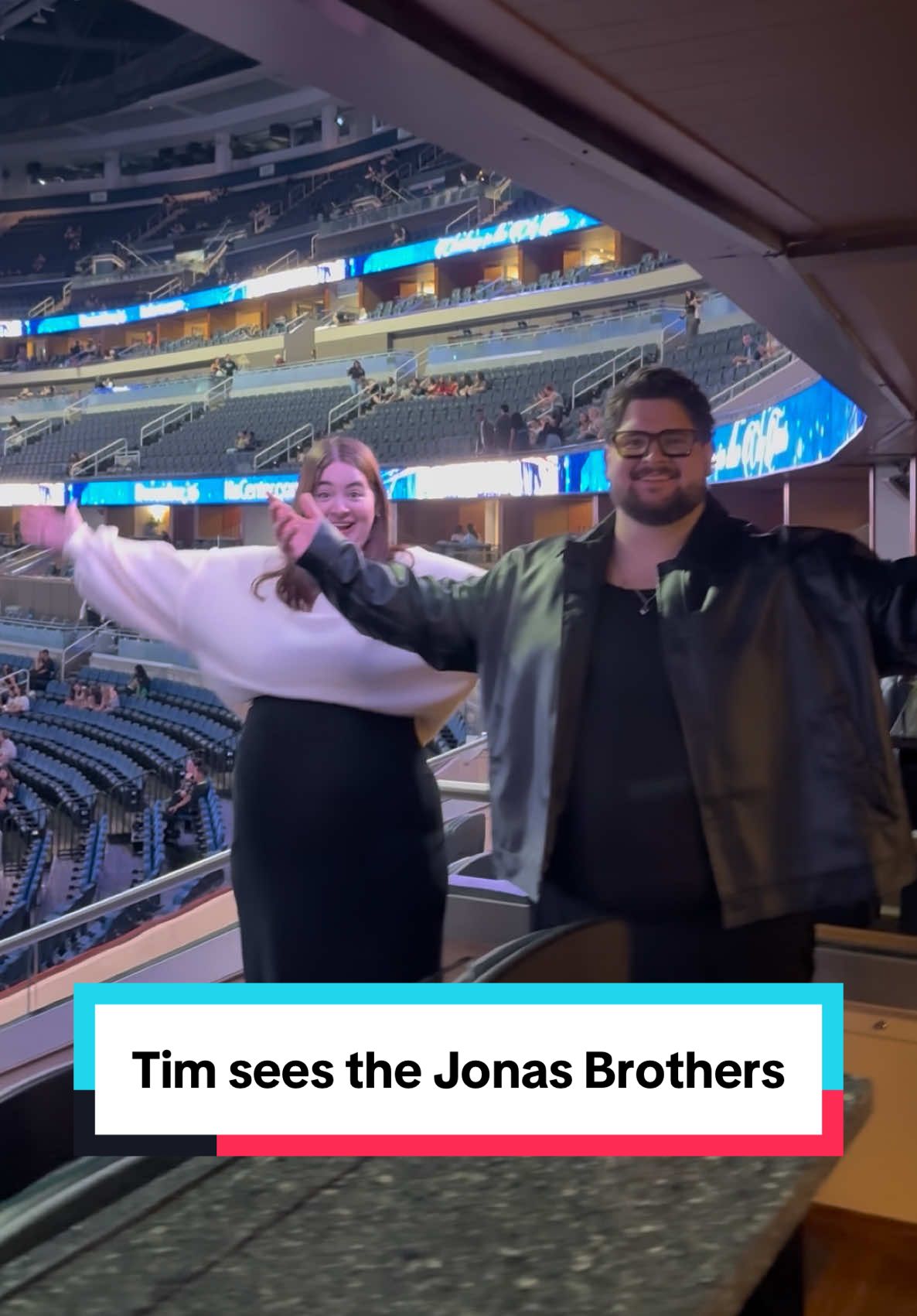 Tim finally got to experience the @Jonas Brothers in person and I think you could say he LOVED it 💀 #timandsydni #jonasbrothers  @Kevin Jonas @joejonas @Nick Jonas 