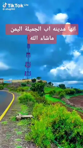 انها مدينه اب الجميلة اليمن ماشاء الله