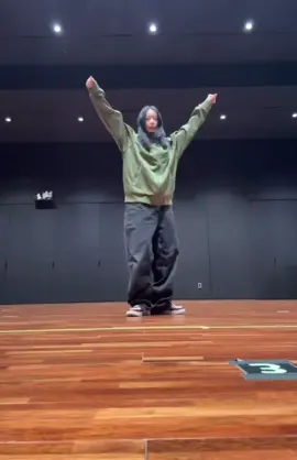 this is so random😭 #newjeans #njz #bunnies #fyp #hanni 