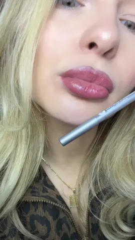 #lipcombo #cooltonelipliner #lipliner #lippie #liplinerhack 