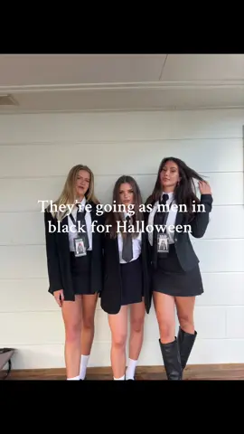 Men in black 🖤 #halloween #halloweencostume #halloweenideas #groupcostume #duocostume 