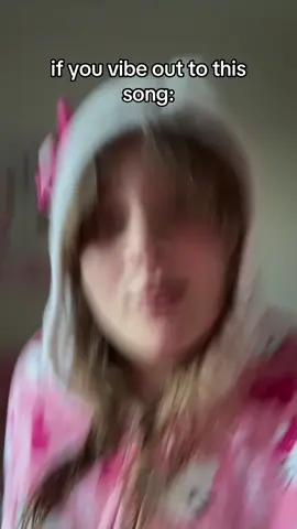 by far the best artist EVER. 😌✨✨ #bbnomoney #music #bbno #funnytiktok #lyricsvideo 