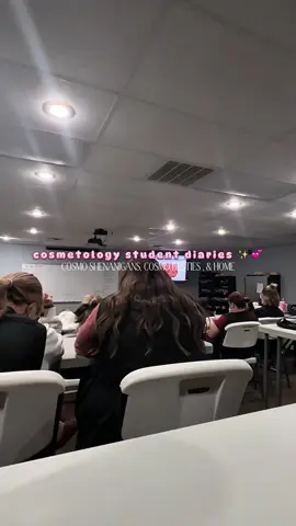 another day in the life as a cosmetology student 😚 #gmcmuneca #cosmetology #dayinmylife #beautyschool #latinacreatorsforyou  