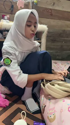 Uang saku kalian berapa?#zahra #sekolah #selasa 