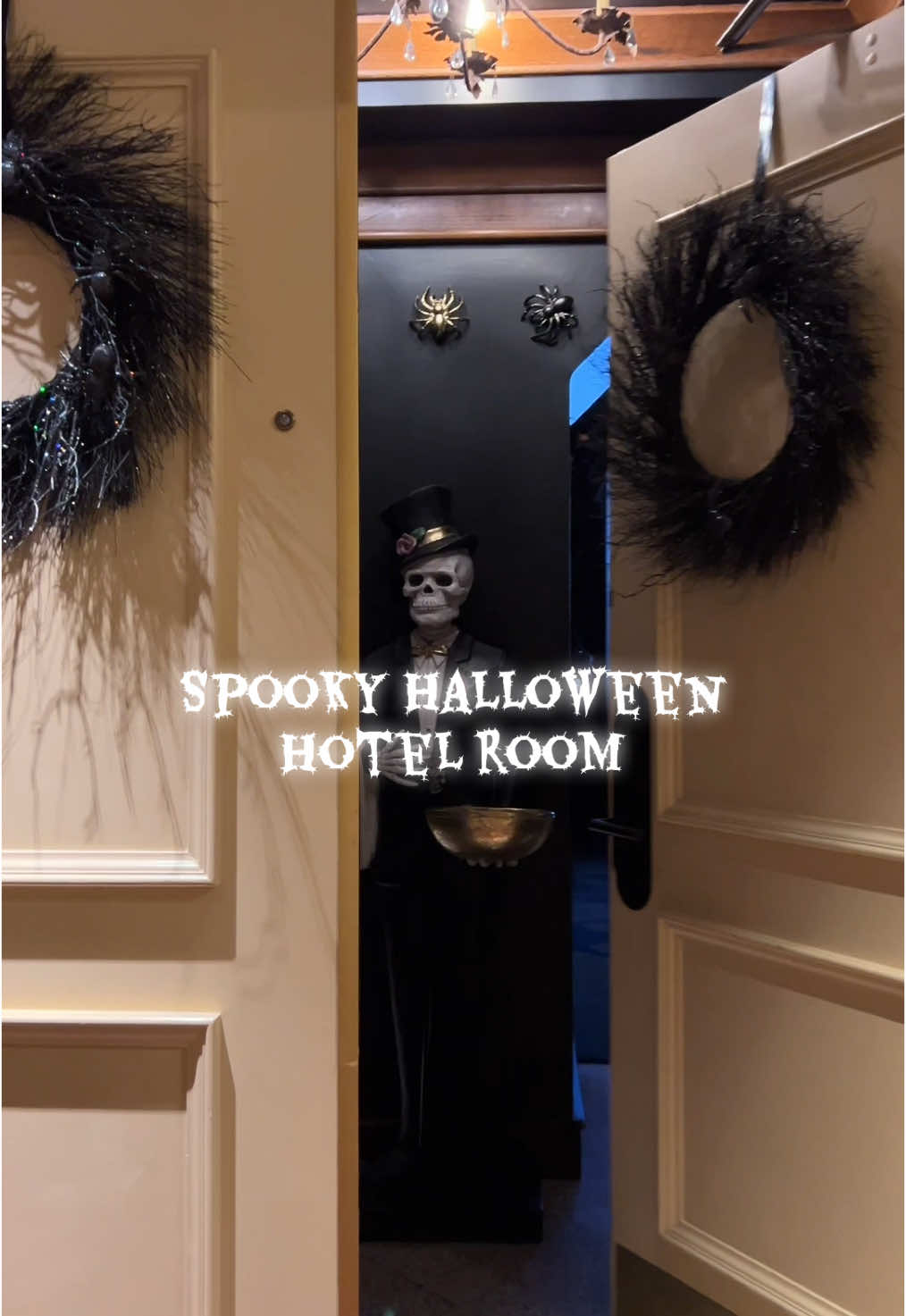 Scariest hotel room in Las Vegas? 👀  Halloween themed hotel room at the Westgate