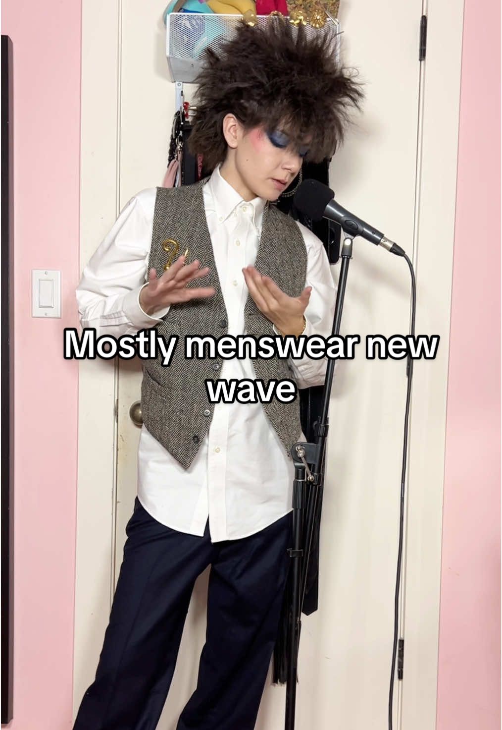 Replying to @.·:*¨༺ria༻¨*:·. almost cold enough to wear my blazers and coats again #80salternative #80sfashion #newwave #vintagefashion #thrifted 