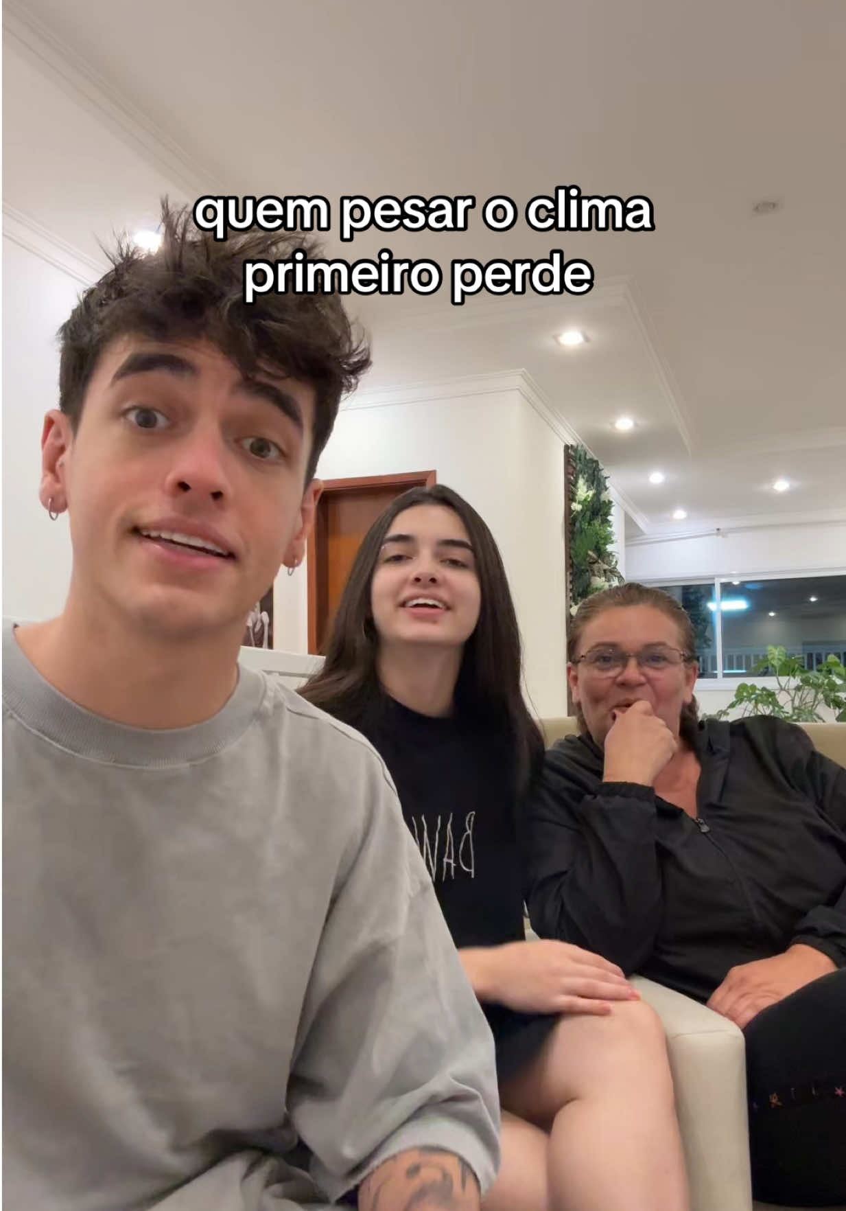não dá pra gravar com elas essas coisas não @Carol Dias @rosadiasss_ 