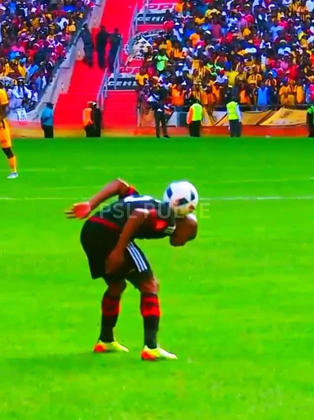 Thabo “Section 10” Qalinge’s Jaw-Dropping Skills  🤯 #ThaboQalingeSkills  #ThaboQalingeKasiFlava  #ThaboQalingeOrlandoPirates 