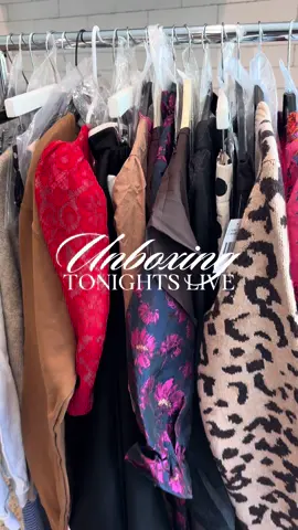 ✨SNEAK PEEK✨ Unboxing tonight’s LIVE — tune in tonight at 7pm cst!