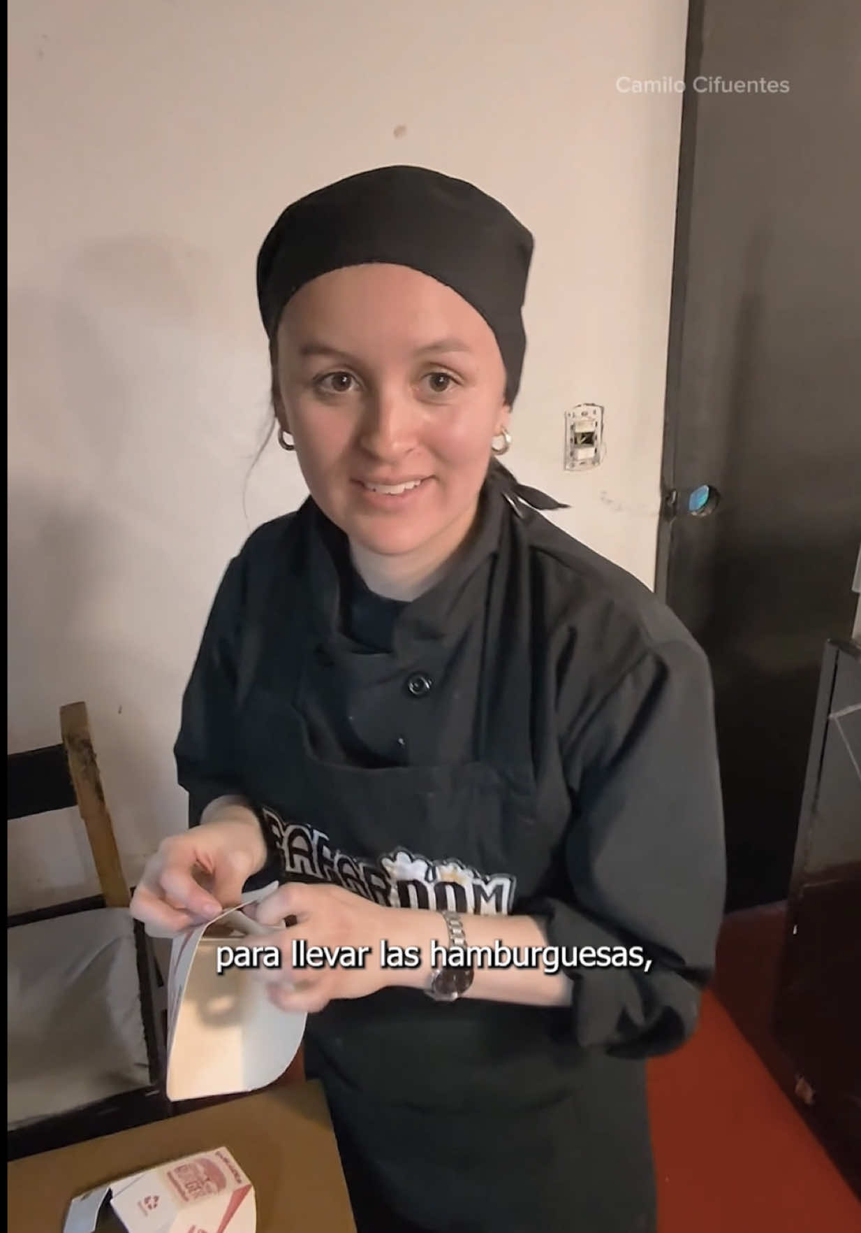 Repartiendo sándwiches en la calle 🥪📍PAPAROOM Ubicados en la calle 50 N. 7B - 14 barrio Solferino