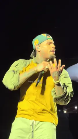 breezy blues ☹️ @chrisbrownofficial #breezybowl #raleighnc #chrisbrownconcert #chrisbrowntour #chrisbrown 