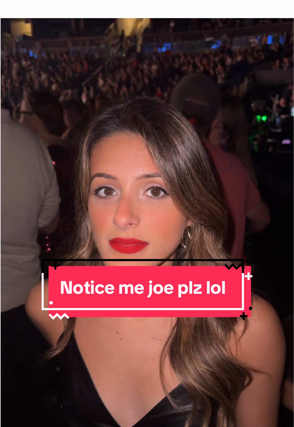 I love the Jonas brothers plz notice me 😂😂❤️#joejonas #jonasbrothers #concert #biggestfan @joejonas 