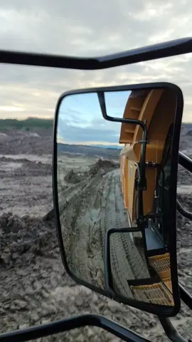 namung kuli angkut lemah kok #kulibatubara #operatormuda #tambangbatubarakalimantan #anaktambangpunyacerita #janporemwoo 