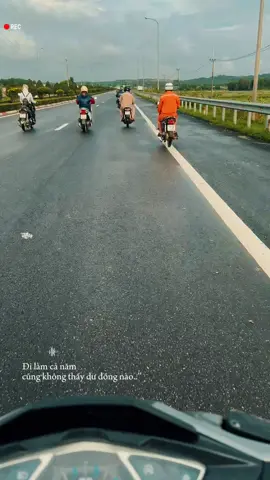 Sau 3 ngày mưa tầm tả cũng có được một ngày nắng. Con đường này ngày nào cũng đi qua nhưng sao hôm nay thấy đẹp đến lạ 🥰 #dilamcogivui 