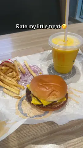 A little treat never hurt anyone right? #mcdonalds #mcds #fastfood #treatyourself 