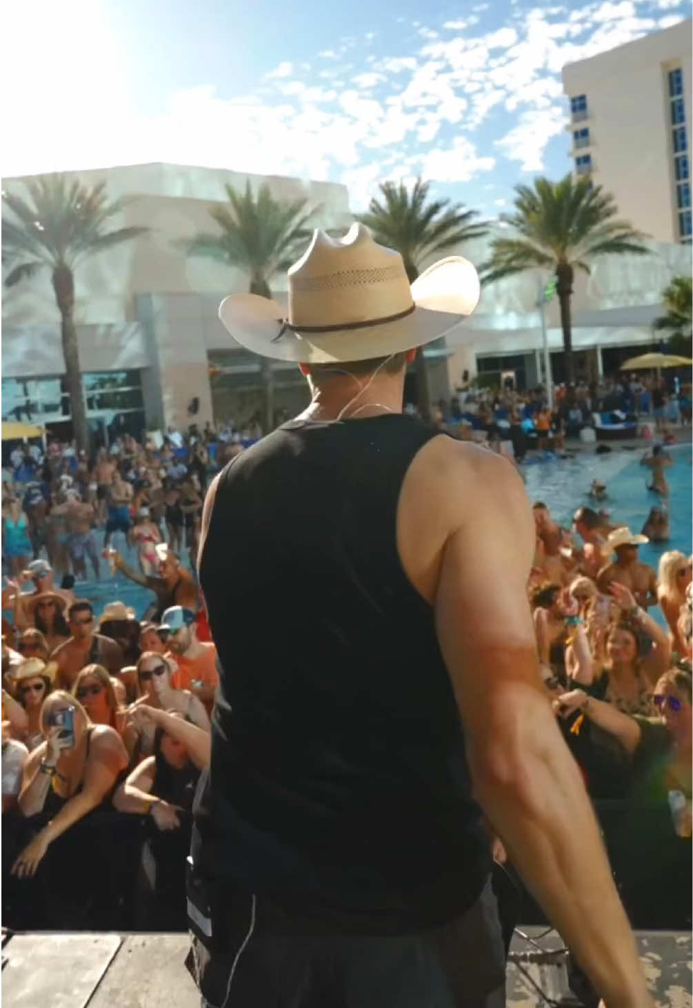 'Cause nothing compares to how it feels… 