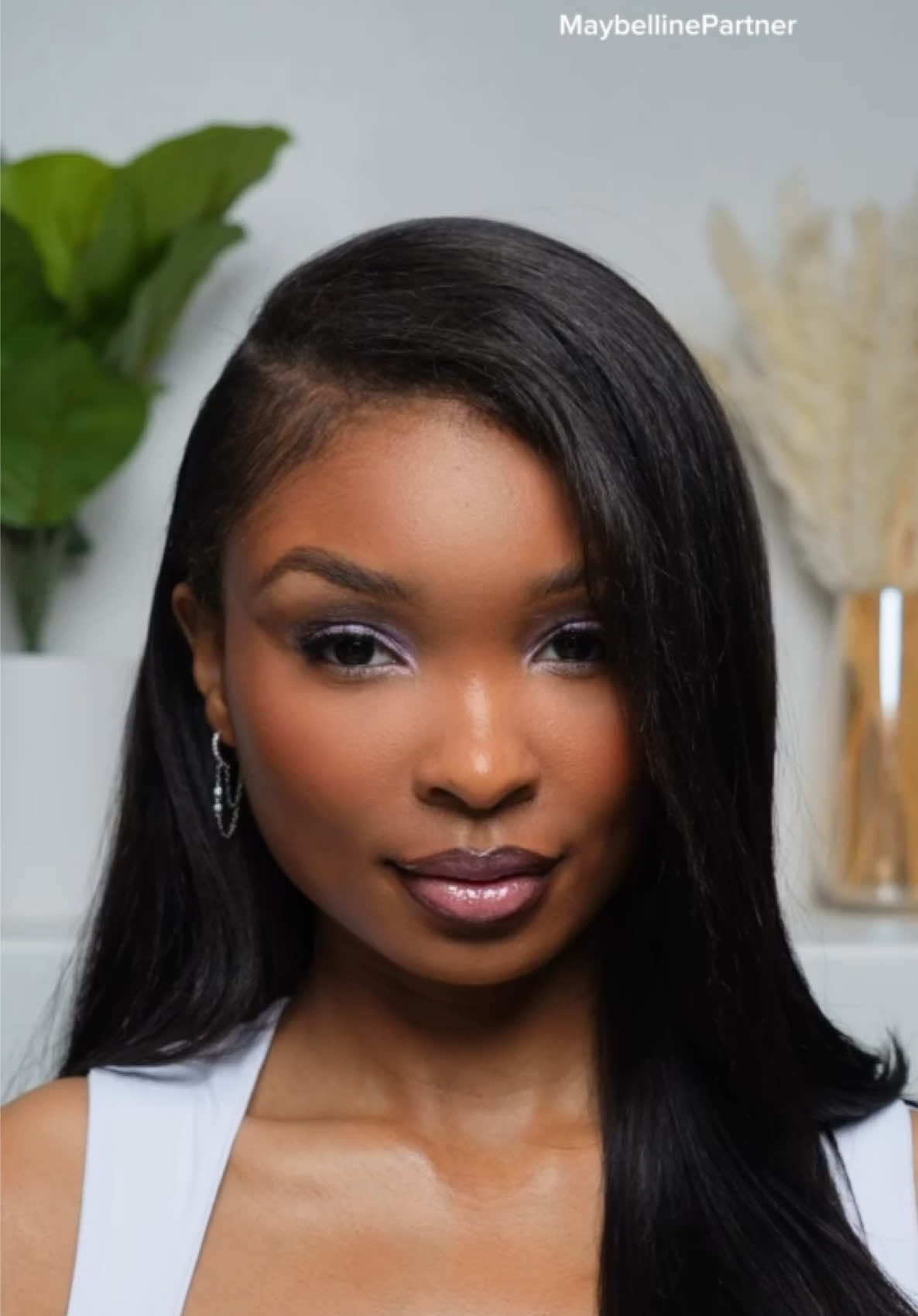 Glossy lips, glitter dreams, and pure Y2K confidence ✨💿🦋#maybellinepartner #halloweenmakeup @myalorionn 