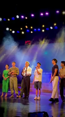 thực sự lúc ghép xong vid này là cũng khóc chút chút rùi🥹🥹 cảm ơn a lê hoàng long aka ba long bún cụa chúng con đã làm sống lại những cảm xúc khi lần đầu tiên xem mưa đỏ, mong chiếc tiểu đội này sẽ được tái hợp cùng nhau nhìu lần như này hơnn!! #capcut #muado #xh #xuhuong #lehoanglong 