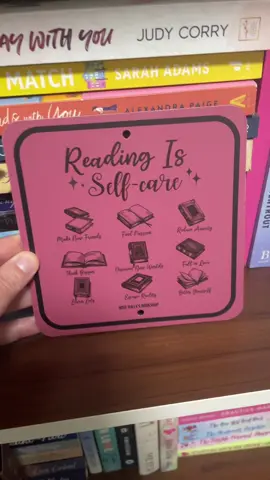 Always next to me! 🐈 #booksandcatslife #royalcats #catsarefunny #cat #books 