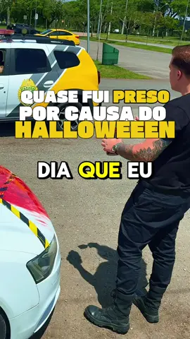 🩸 QUASE FUI PRESO NO HALLOWEEN 😳 Eu juro que foi só uma brincadeira! 😅 Resolvi fantasiar meu carro pra festa de Halloween e joguei “sangue” por cima dele — o problema é que ficou TÃO REAL que a polícia parou achando que era de verdade 😭 Enquanto o Ruyter lançou tendência de pisca-pisca nos superesportivos, eu tentei lançar a tendência das fantasias de Halloween pra carro. A diferença é que o meu é uma lasanha 2013 que já me deu mais susto que filme de terror 🤡 E se eu já gastei mais de 100 mil só pra ele andar, o que seria uma repintura, né? 😂 No fim, deu tudo certo (por pouco), mas o resultado ficou simplesmente INSANO! 🔥 Assiste até o final e me diz: você teria coragem de fazer isso no seu carro? 👇 #Halloween #Curitiba #Carros #HalloweenCar #DesodiandoCuritiba  