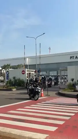 awas jangan salfok 🤭 #touring #honda #kulipabrik #kulipabrikcikarang #buruhpabrik 