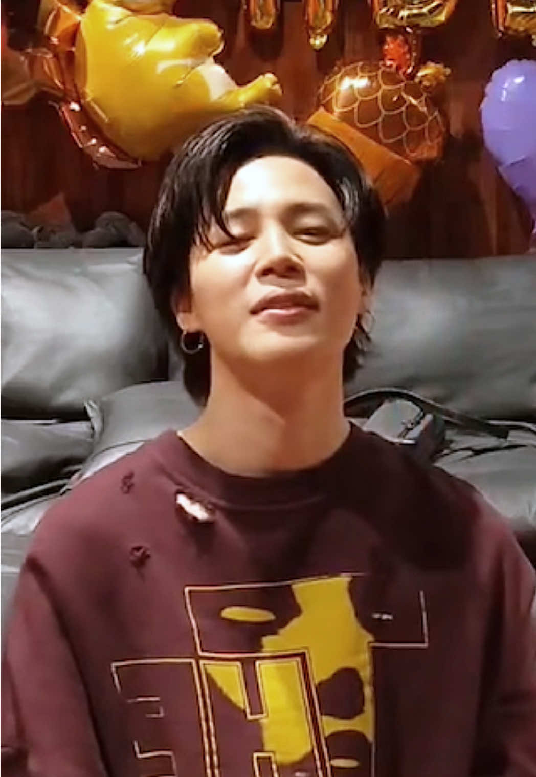 ✨Completely in love with this man here 💛💜 Missing him so much and patiently waiting for his next appearance 🥹 ⁣ Jimin - BTS Weverse Live Jimin J-Hope Birthday Live Jimin and Hobi Birthday Weverse Live Wild Jimin Dance Jimin Freestyle Dance Hot Jimin Handsome Jimin Pretty Jimin Cute Dance Jimin Hot Dance Iconic Jimin Dance Cute Jimin Dance Jimin Weverse Live Jimin Live Dance ⁣ ⁣ #jimin #jiminbts #jiminie #jiminedit #parkjimin 