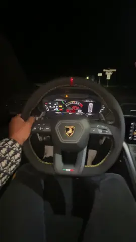 AKRAPOVIC TRÈS ABERRANT  VRAI BOUCAN 🤩🎷💥#lamborghini #urus #akrapovic #nightride #popsandbangs 