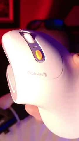 This ergonomic mouse has become my everyday mouse lol #ergonomic #gaming #protoarc #workfromhome #fyp 